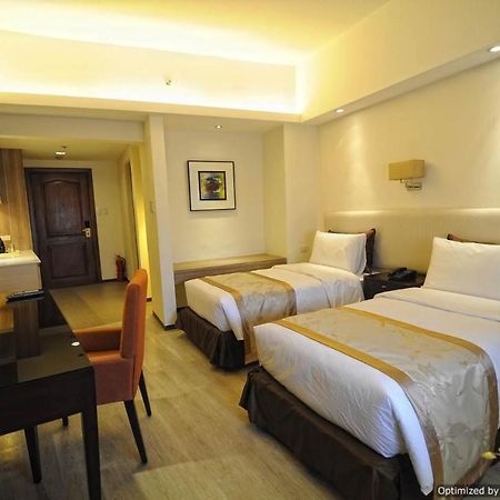 Imperial Palace Suites Quezon City Exterior foto