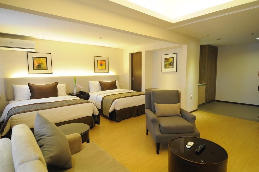 Imperial Palace Suites Quezon City Exterior foto