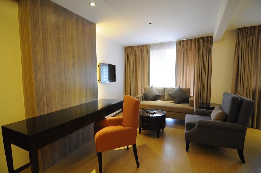 Imperial Palace Suites Quezon City Exterior foto