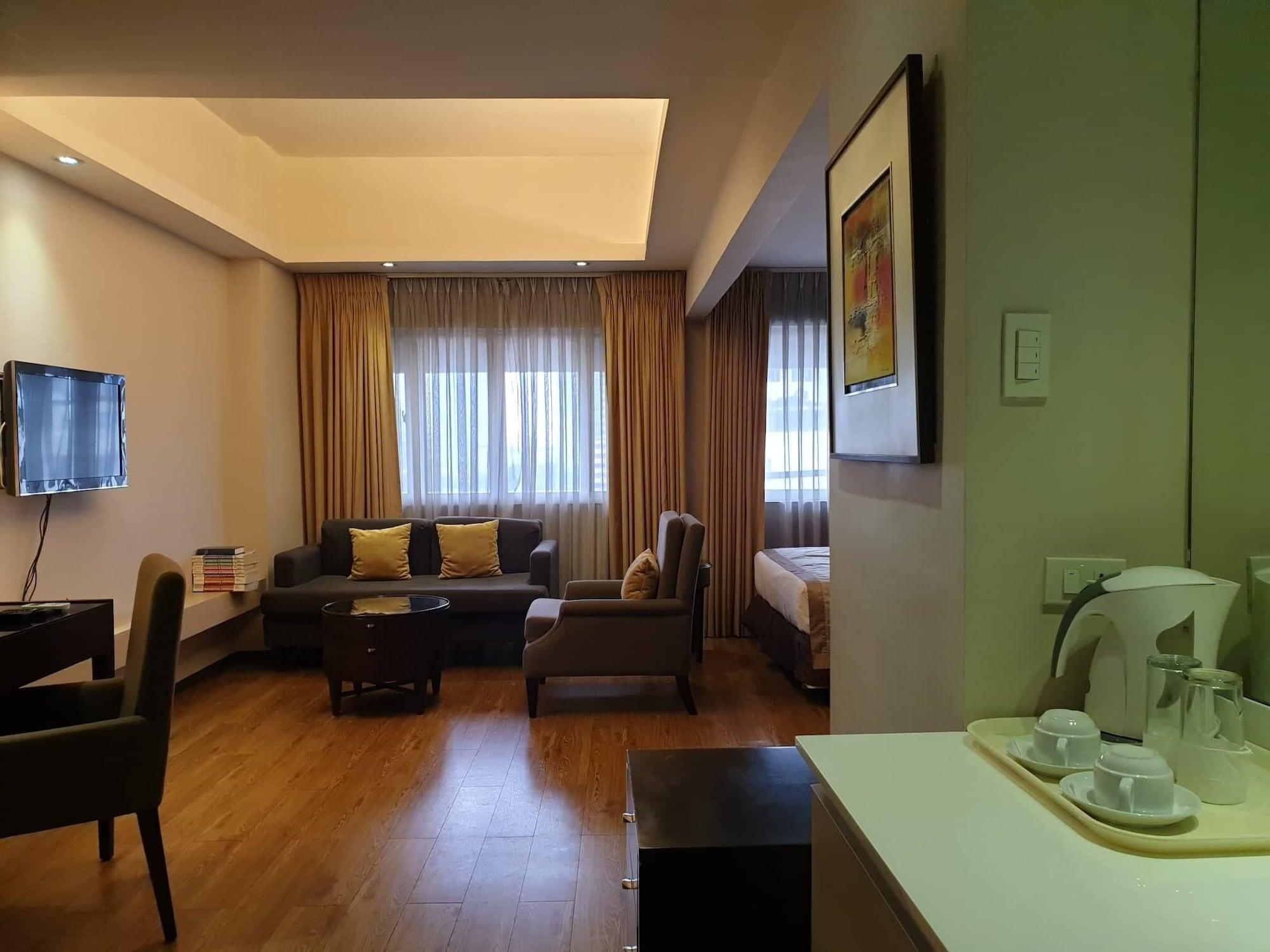Imperial Palace Suites Quezon City Exterior foto