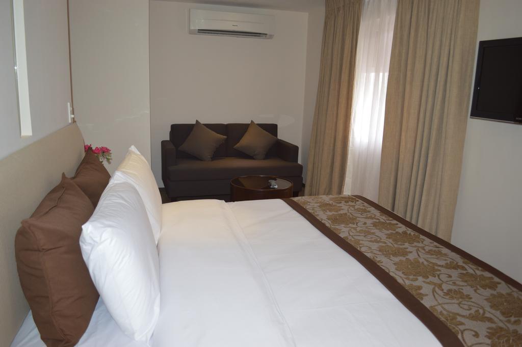 Imperial Palace Suites Quezon City Exterior foto