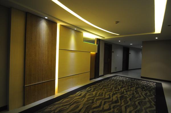 Imperial Palace Suites Quezon City Exterior foto