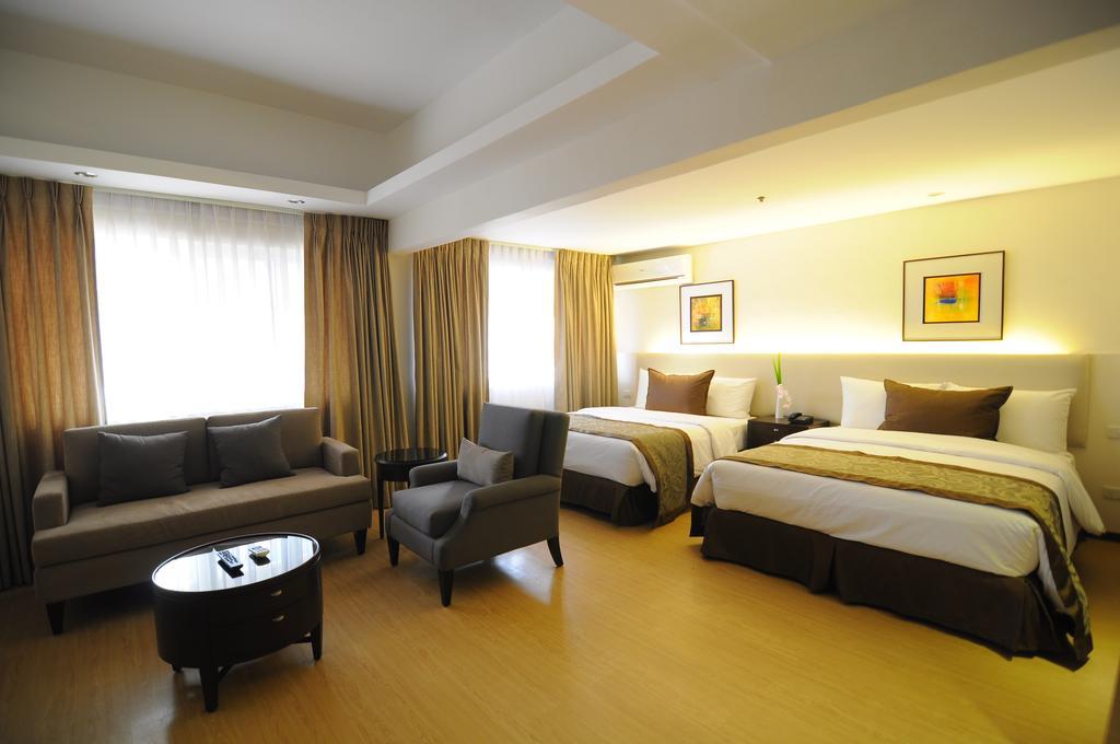 Imperial Palace Suites Quezon City Exterior foto