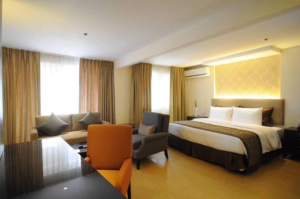 Imperial Palace Suites Quezon City Exterior foto