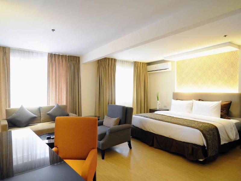 Imperial Palace Suites Quezon City Exterior foto