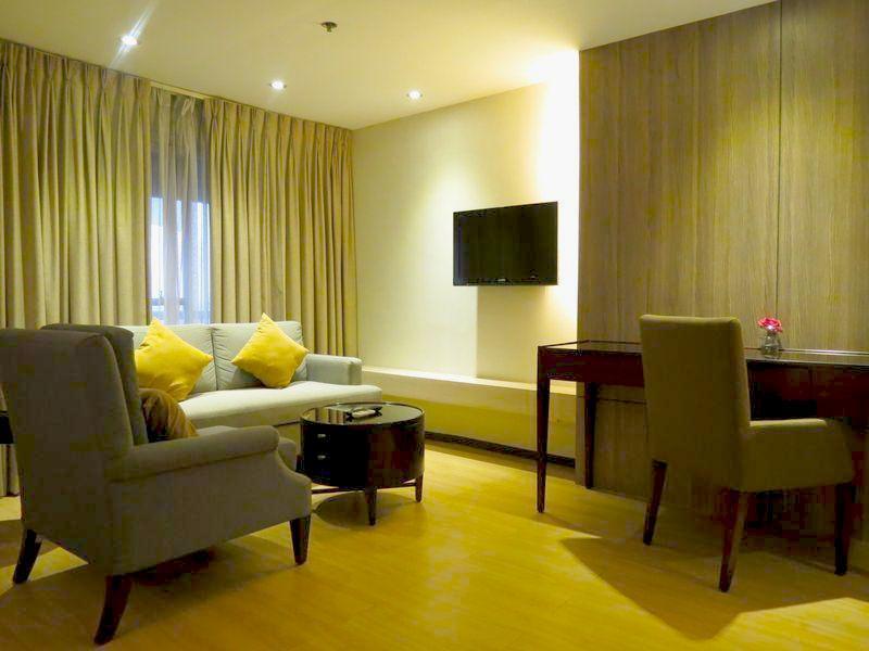 Imperial Palace Suites Quezon City Exterior foto