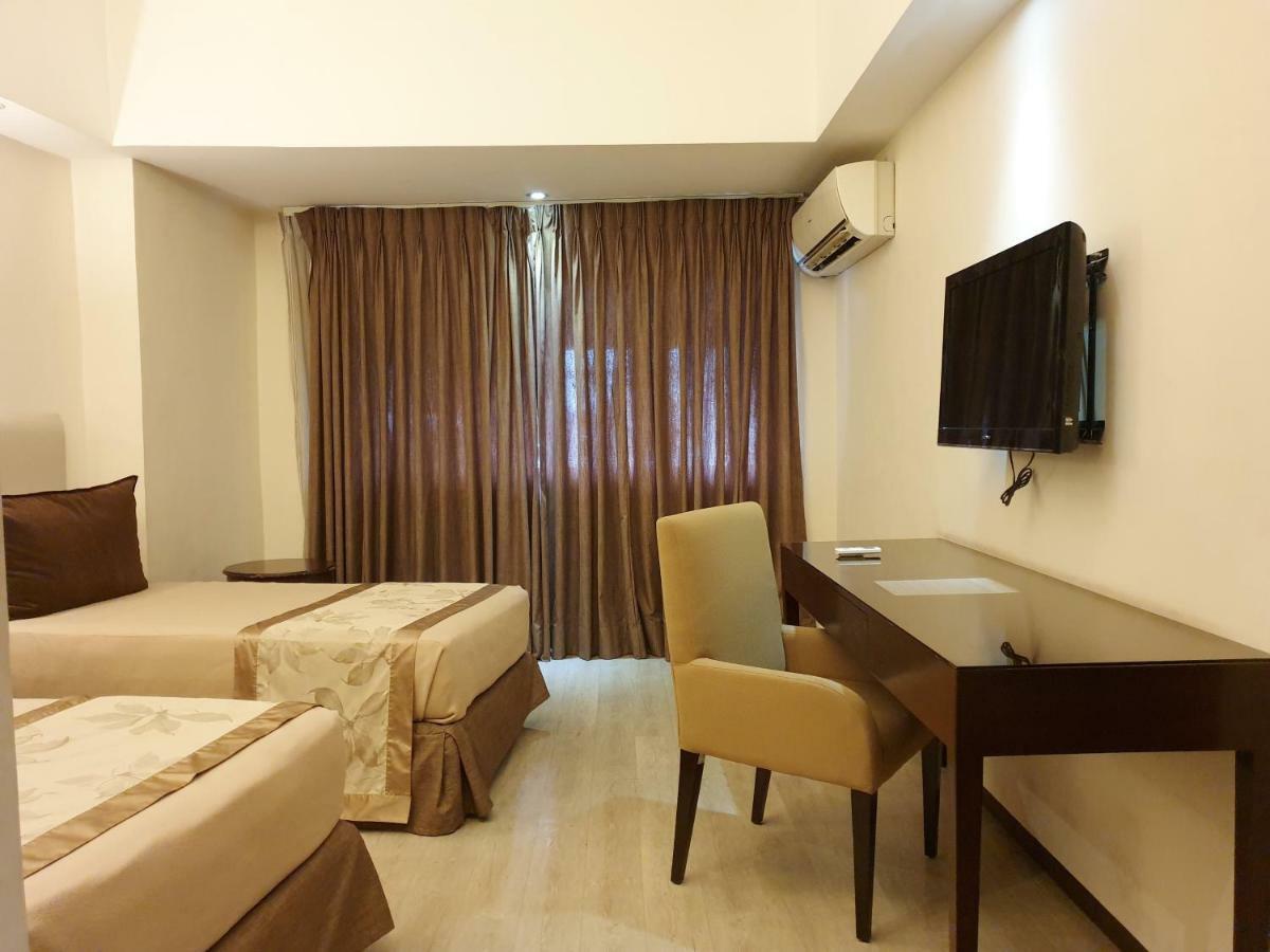 Imperial Palace Suites Quezon City Exterior foto