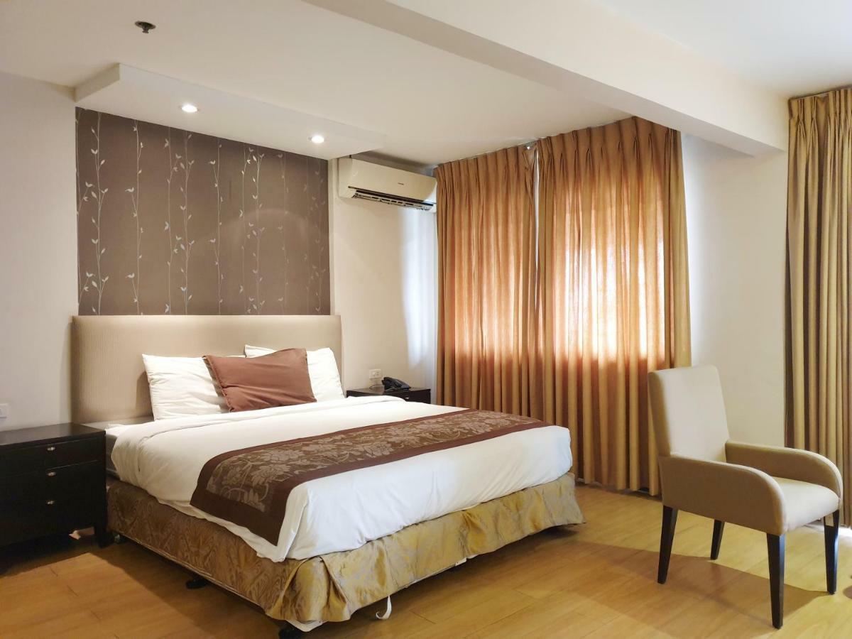 Imperial Palace Suites Quezon City Exterior foto