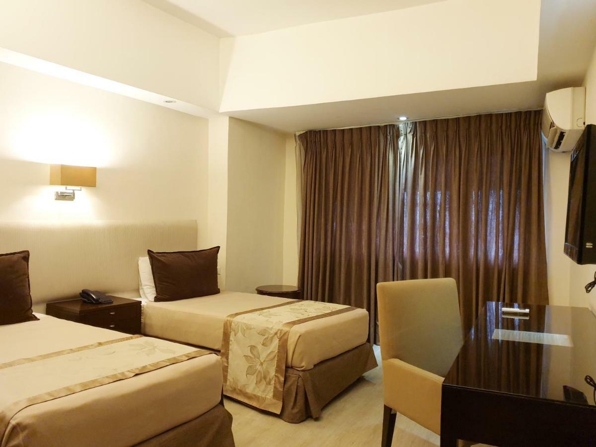 Imperial Palace Suites Quezon City Exterior foto