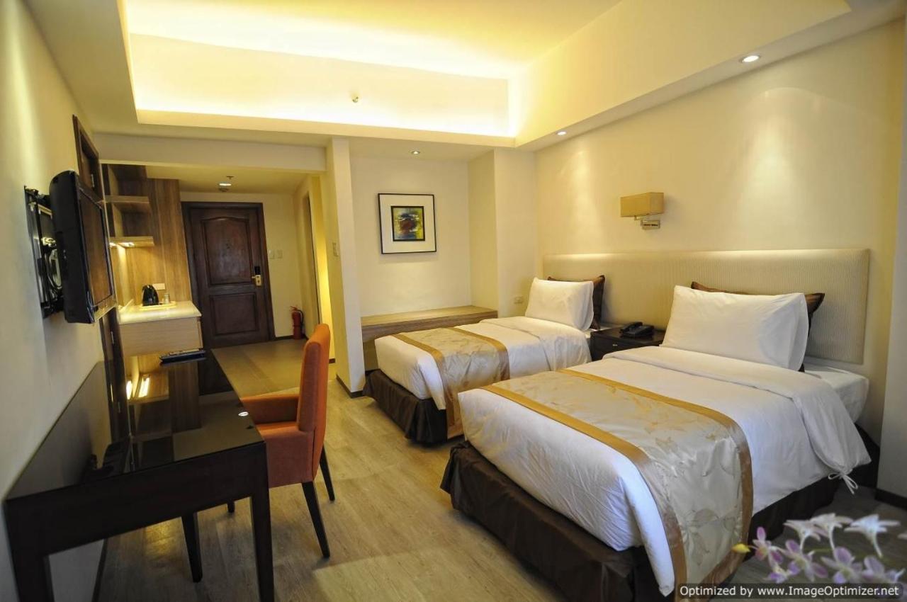 Imperial Palace Suites Quezon City Exterior foto