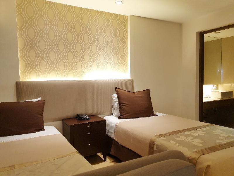 Imperial Palace Suites Quezon City Exterior foto